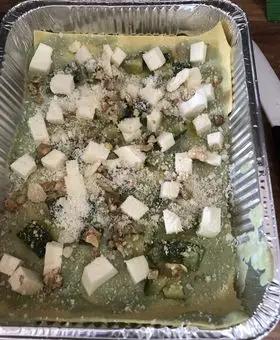 Immagine del passaggio 3 della ricetta Lasagne con zucchine e noci #apranzodainonni