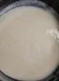 Immagine del passaggio 7 della ricetta Ravioli fatti in casa con ripieno di ricotta e carciofi, con crema di parmigiano