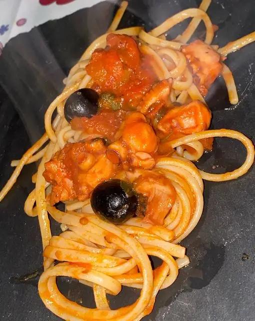 Ricetta Spaghetti alla puttanesca di tonno 😋 di silviaskitchen2