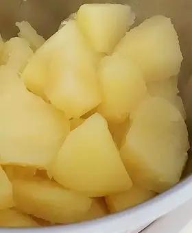 Immagine del passaggio 1 della ricetta Gateau di patate e carciofi