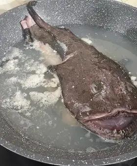 Immagine del passaggio 1 della ricetta Calamarata alla rana pescatrice