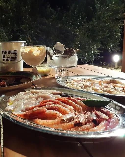 Ricetta Crudite' di pesce con limone caviale di Sicilia, polipo bollito e gamberetti in salsa rosa di domenico.sant