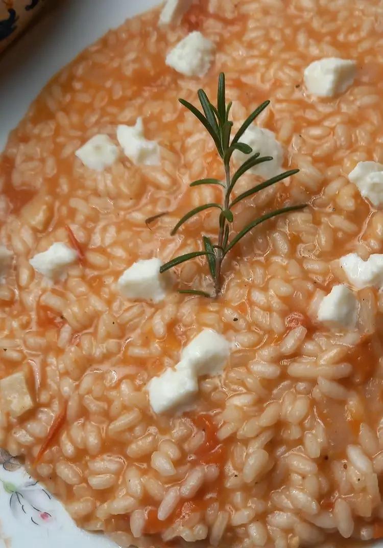 Ricetta Risotto aromatizzato al rosmarino con pomodorino e tocchi di vallelata di domenico.sant