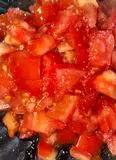 Immagine del passaggio 3 della ricetta Trofie con melanzane, pomodori e bufala