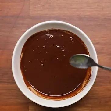 Immagine del passaggio 4 della ricetta Tortino al cioccolato con cuore al pistacchio