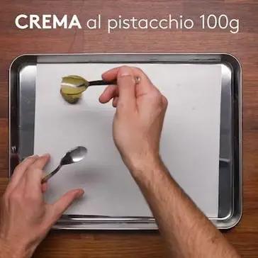 Immagine del passaggio 1 della ricetta Tortino al cioccolato con cuore al pistacchio