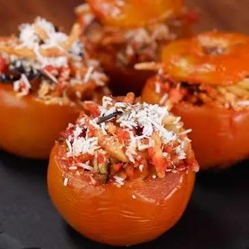 Immagine del passaggio 6 della ricetta Pomodori ripieni di trofie alla norma