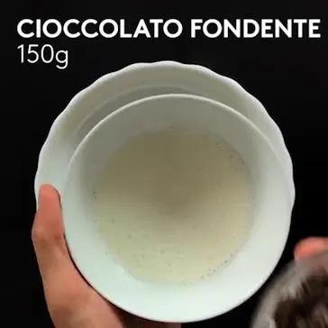 Immagine del passaggio 5 della ricetta Mocaccina al cioccolato bianco