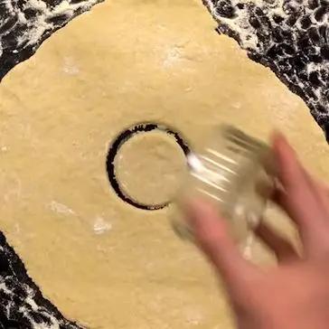 Immagine del passaggio 3 della ricetta Focaccette morbide strapiene di Nutella