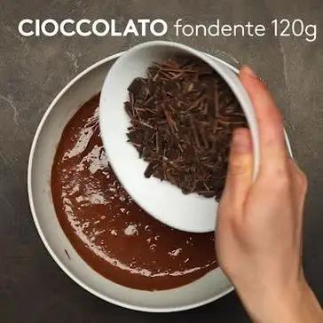 Immagine del passaggio 2 della ricetta Torta all’acqua cacao e cioccolato