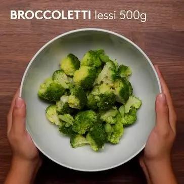 Immagine del passaggio 1 della ricetta Crocchette di broccoli e patate con provola