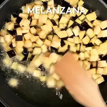 Immagine del passaggio 1 della ricetta Focaccia in padella alla parmigiana di melanzane