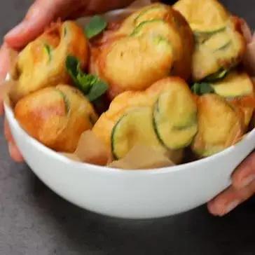 Immagine del passaggio 5 della ricetta Nuvolette di zucchine al pecorino