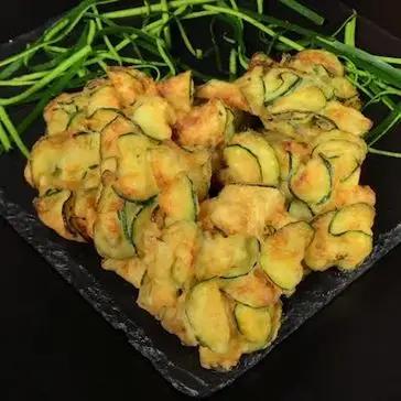 Immagine del passaggio 3 della ricetta Frittelle di zucchine croccanti