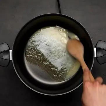 Immagine del passaggio 1 della ricetta Lasagna al pistacchio con pancetta e provola