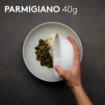 Immagine del passaggio 3 della ricetta Lasagna al pistacchio con pancetta e provola