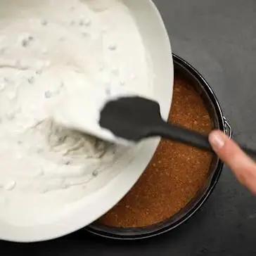 Immagine del passaggio 6 della ricetta Torta Cannolo senza cottura