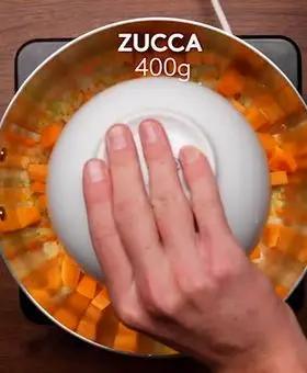 Immagine del passaggio 3 della ricetta Zuppa di tre cereali con zucca, funghi e pancetta croccante