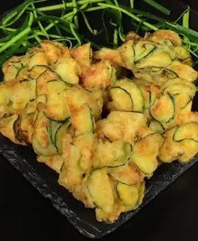 Immagine del passaggio 3 della ricetta Frittelle di zucchine croccanti