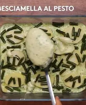 Immagine del passaggio 5 della ricetta Lasagne al pesto e stracchino con patate e fagiolini