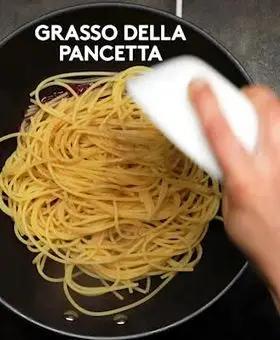 Immagine del passaggio 3 della ricetta Spaghettoni al vino rosso con pecorino e pancetta
