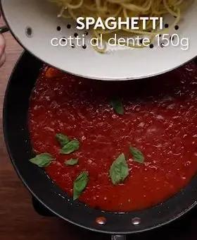 Immagine del passaggio 4 della ricetta Involtini di melanzane ripieni di spaghetti