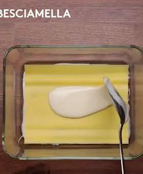 Immagine del passaggio 4 della ricetta Lasagne bianche con broccoli e salsiccia