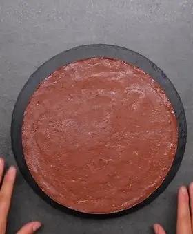 Immagine del passaggio 7 della ricetta Torta doppia pistacchio e cioccolato