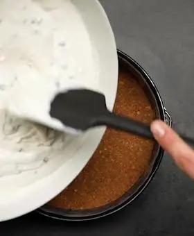 Immagine del passaggio 6 della ricetta Torta Cannolo senza cottura