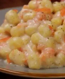 Immagine del passaggio 4 della ricetta Chicche di patate alla crema di parmigiano e salmone affumicato