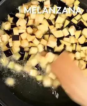 Immagine del passaggio 1 della ricetta Focaccia in padella alla parmigiana di melanzane