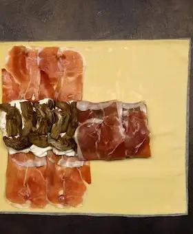 Immagine del passaggio 3 della ricetta Strudel con carciofi ricotta e prosciutto crudo