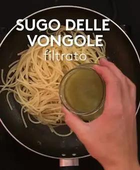 Immagine del passaggio 4 della ricetta Spaghetti con pesto di pistacchi e vongole