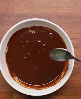 Immagine del passaggio 4 della ricetta Tortino al cioccolato con cuore al pistacchio