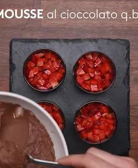 Immagine del passaggio 5 della ricetta Bicchierini furbi di pasqua con fragole e cioccolato