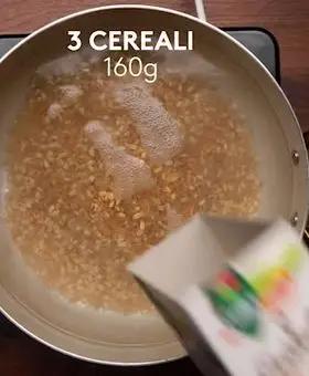 Immagine del passaggio 3 della ricetta Insalata di tre cereali con zucca, pecorino, olive taggiasche e pomodoro secco