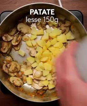 Immagine del passaggio 5 della ricetta Zuppa di 3 Cereali Integrali ai funghi e patate con speck croccante e noci