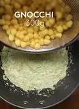 Immagine del passaggio 4 della ricetta Gnocchetti con zucchine, speck, mascarpone e scamorza