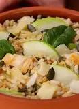 Immagine del passaggio 4 della ricetta Insalata tiepida con spinacino, pollo grigliato, mela verde, scaglie di parmigiano e semi di zucca