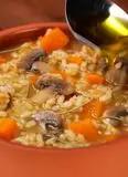 Immagine del passaggio 4 della ricetta Zuppa di tre cereali con zucca, funghi e pancetta croccante