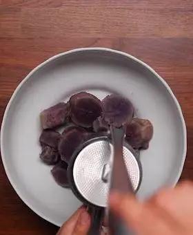 Immagine del passaggio 1 della ricetta Gnocchi alla patata viola