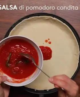 Immagine del passaggio 6 della ricetta Focaccia in padella alla pizzaiola
