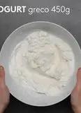 Immagine del passaggio 4 della ricetta Quadrotti di granola allo yogurt e lamponi