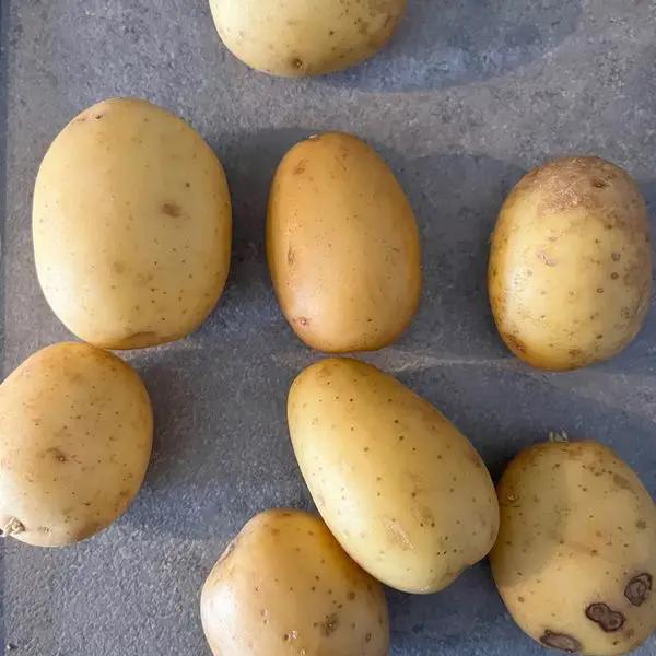 Immagine dello step: Pela le patate.