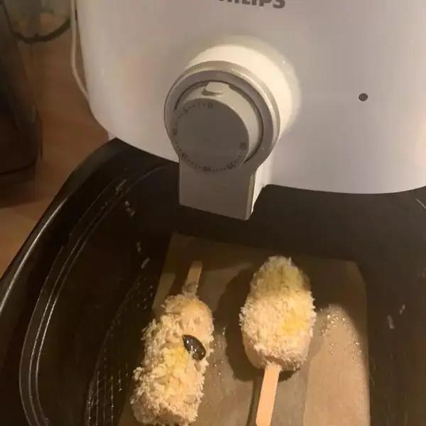 Immagine dello step: Spruzzare con olio evo i gelati di pollo e cuocerli in Airfryer per 15 minuti a 180 gradi, o in forno a 180° per 20 minuti