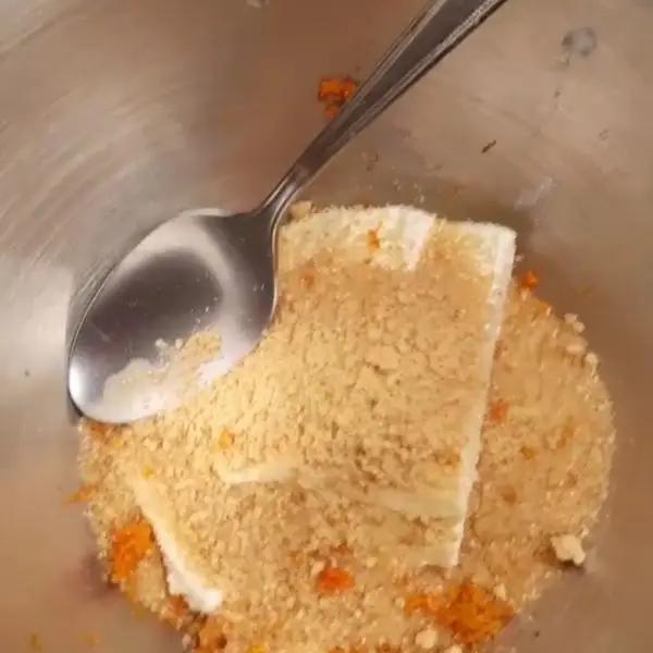 Immagine dello step: Mescolate il burro con lo zucchero di canna, lo zenzero, scorza di clementine e pizzico di sale