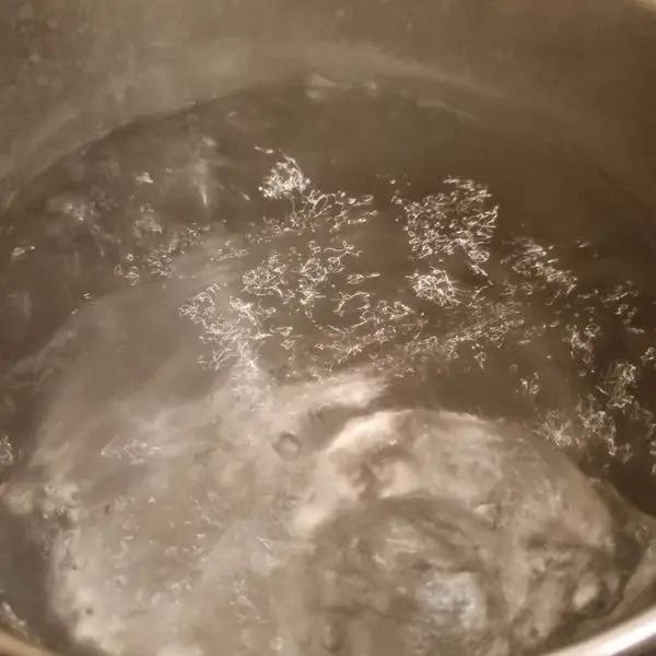 Immagine dello step: Quando l'acqua bolle unire la pasta, il tempo è quello indicato è sulla confezione a quello levare un paio di minuti di cottura. Consiglio di utilizzare un timer.