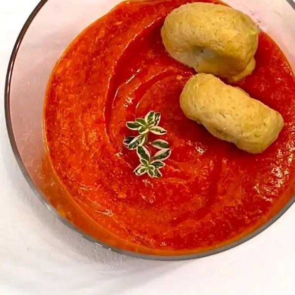 Immagine dello step: Cuocere gli spaghetti e saltarli con la crema di peperone e se serve anche un mestolo di acqua di cottura della pasta .